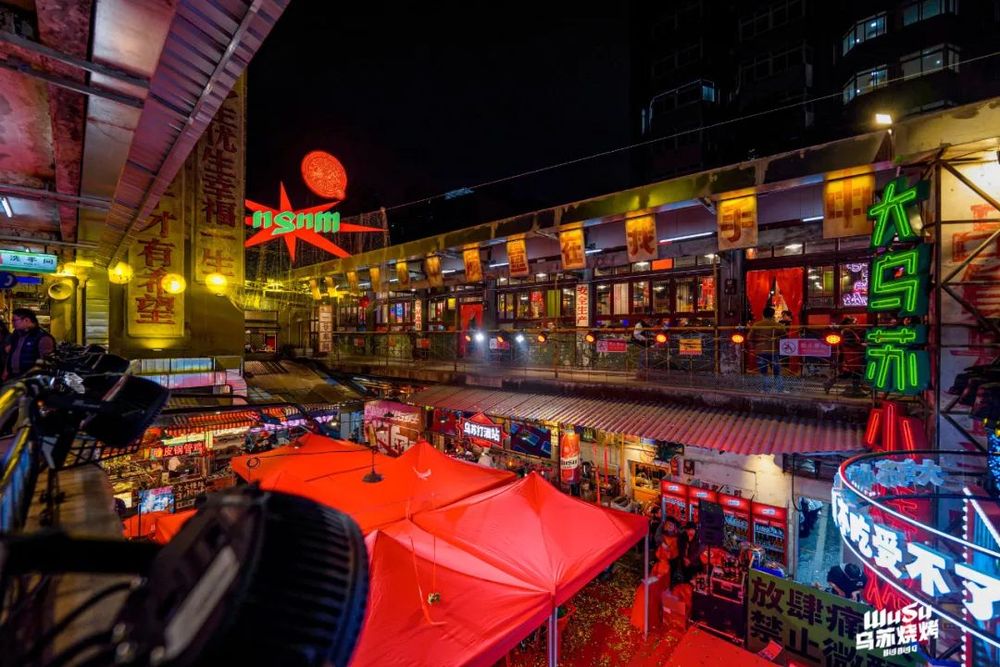 宵夜城”！这家店要当成都餐饮新顶流？pg电子模拟器免费试玩3000平的“(图5)