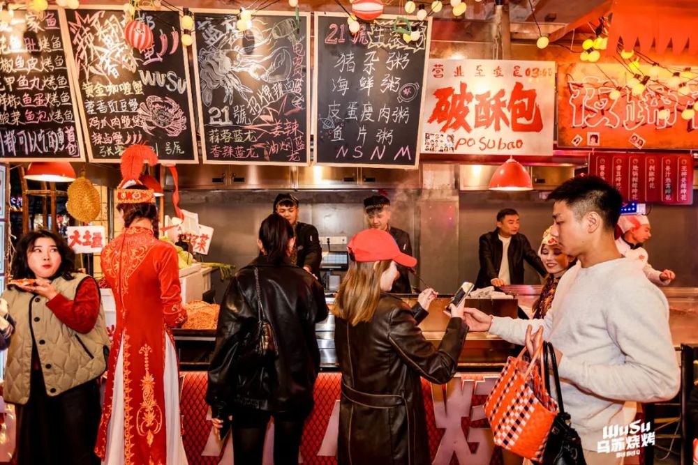 宵夜城”！这家店要当成都餐饮新顶流？pg电子模拟器免费试玩3000平的“(图6)