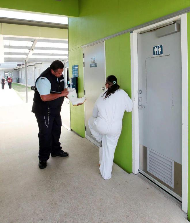 ！”罕见内部视角曝新西兰女监电子pg“我的狱友全是双性恋(图3)