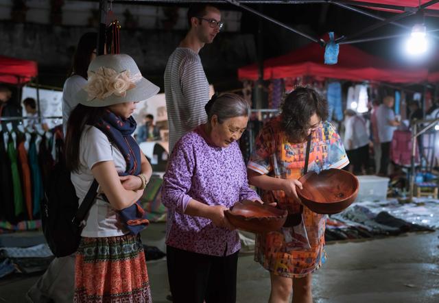 一朵：世界各国游人夜夜乐此不疲血拼pg电子模拟器免费版琅勃拉邦奇葩