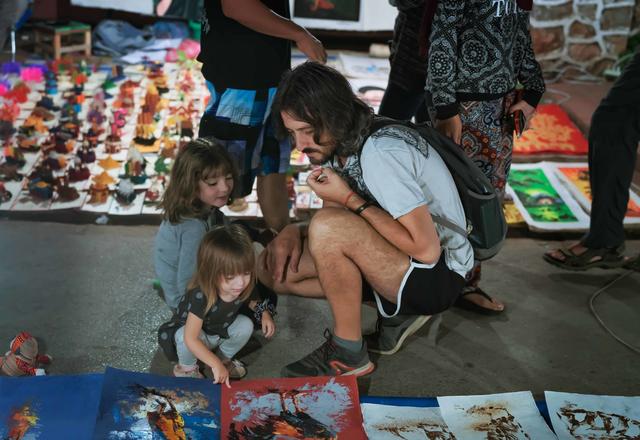 一朵：世界各国游人夜夜乐此不疲血拼pg电子模拟器免费版琅勃拉邦奇葩(图2)